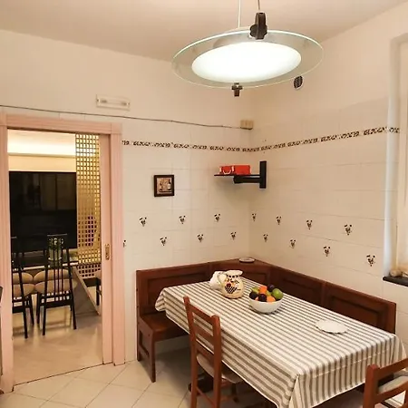 Casa De Amicis 18-2
